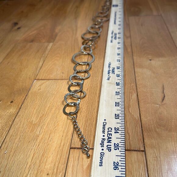 Hammered gold ring loop necklace - Picture 6 of 7